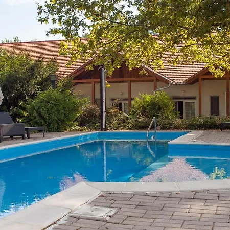 Platan Garden & - Volt Platan 2*