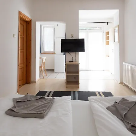 아파트호텔 Platan Garden & - Volt Platan 자르마디