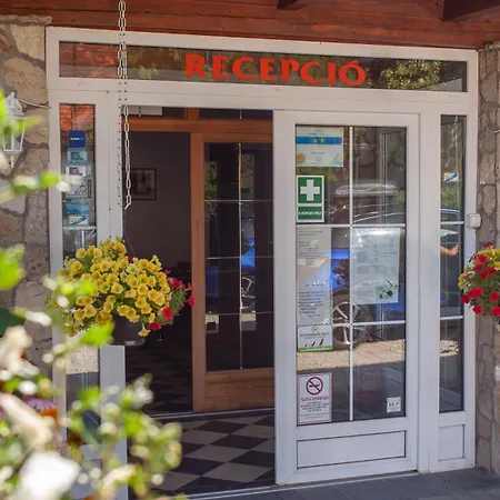 Platan Garden & - Volt Platan 2* 자르마디