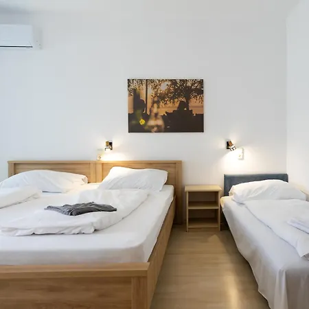 Platan Garden & - Volt Platan 2*