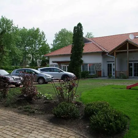 아파트호텔 Platan Garden & - Volt Platan 2*