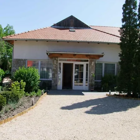 Platan Garden & - Volt Platan 아파트호텔