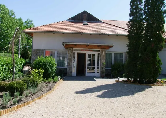 Platán Apartmanhotel